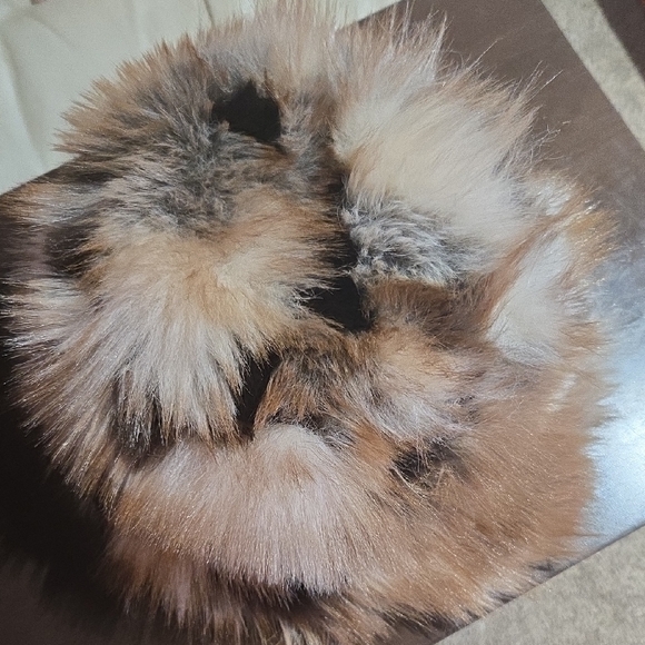 Women Luxurious Faux Fur Hat - Picture 2 of 6